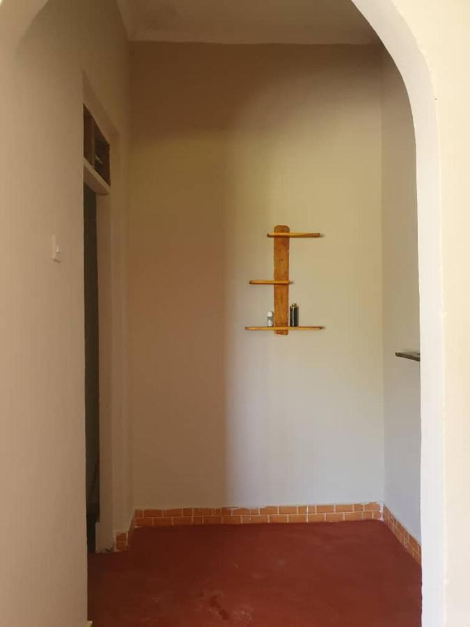 キリンドニ Rasta House Bed & Breakfast エクステリア 写真